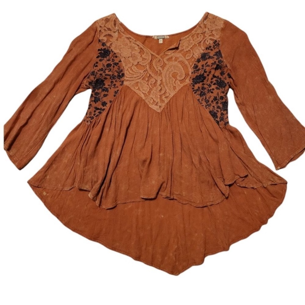 Gimmicks By BKE Lace Boho Flowy Top